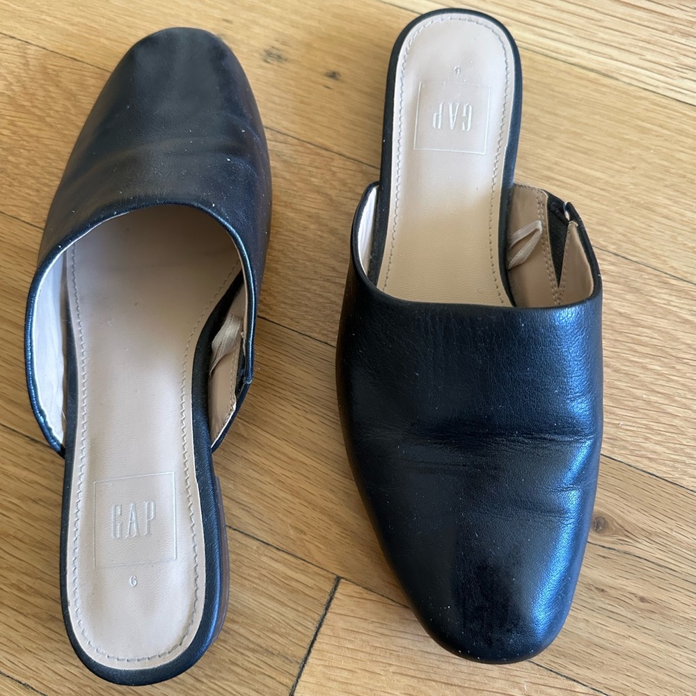 GAP Women's Classic Black Mules
